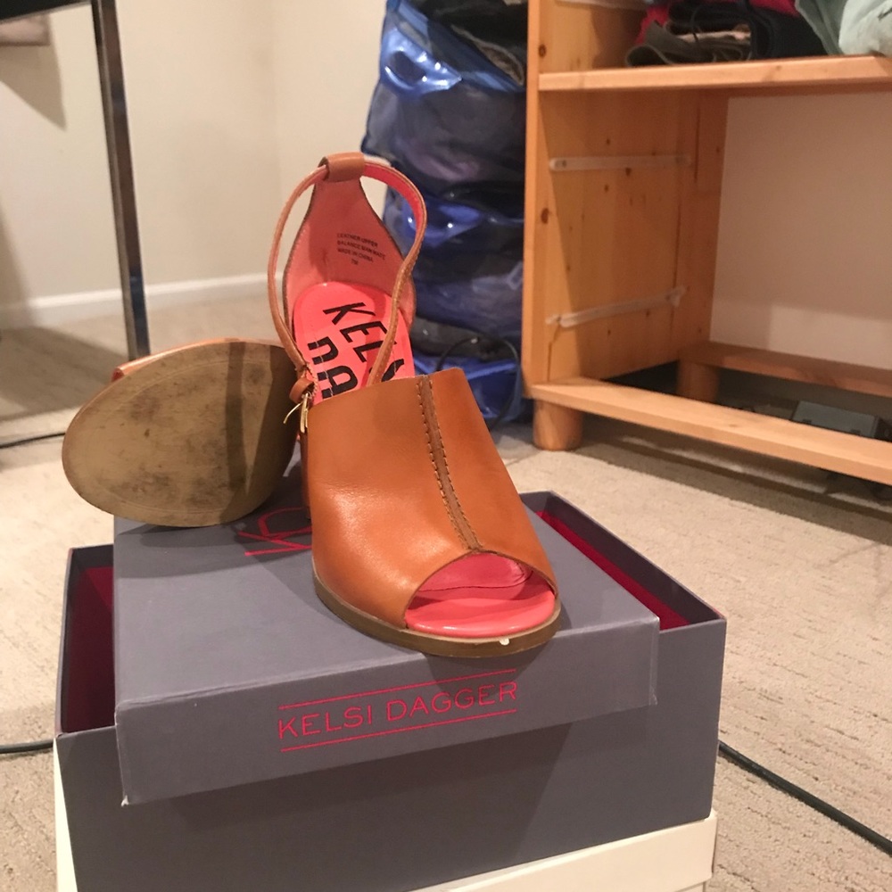 Size 7 kelsi dagger shoes
